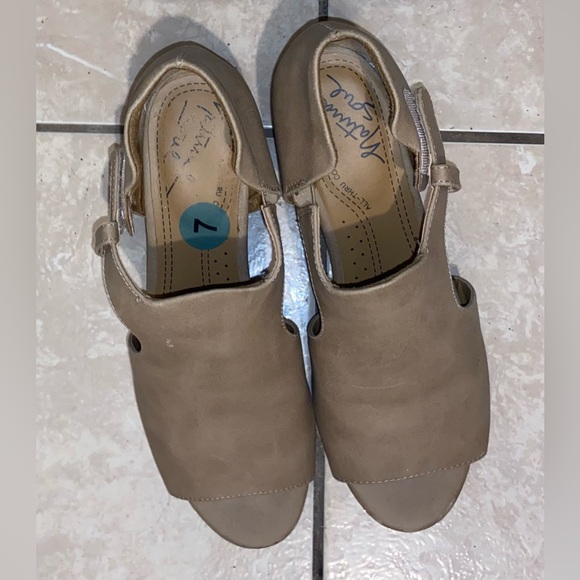 SOUL Naturalizer Daya Women's Block Heel Sandals Size 7 - Picture 2 of 4